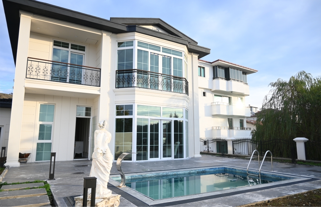 280 m² Çift Katlı GazÇelik Ev